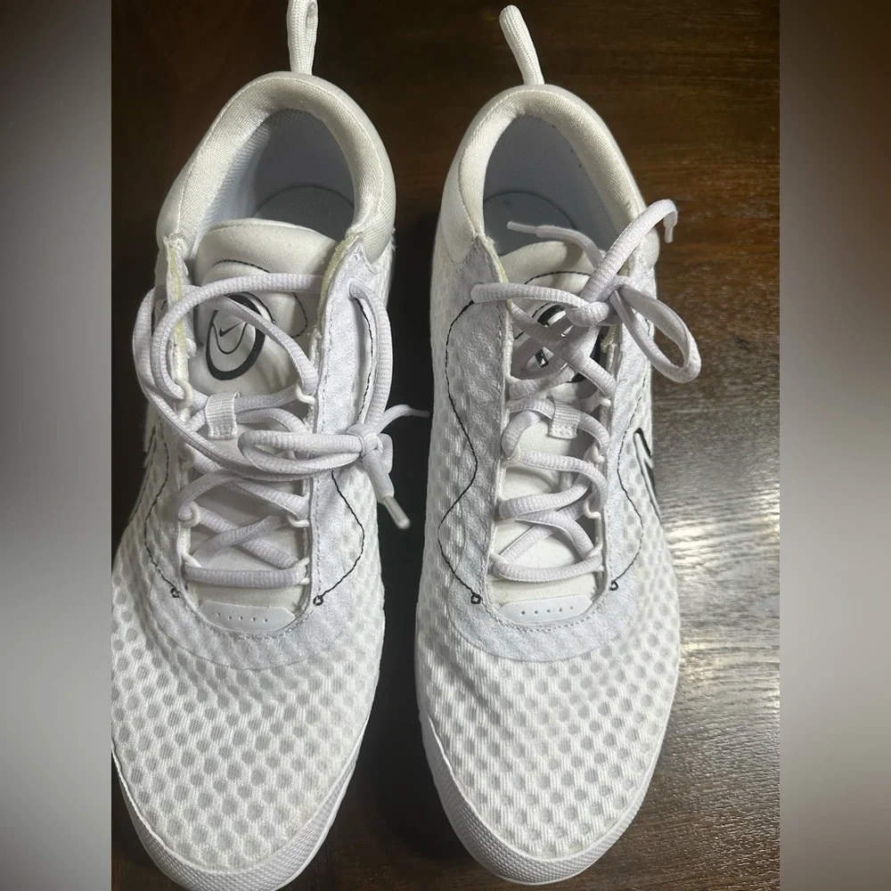 Nike White and Black Mesh Sport‎ Sneakers